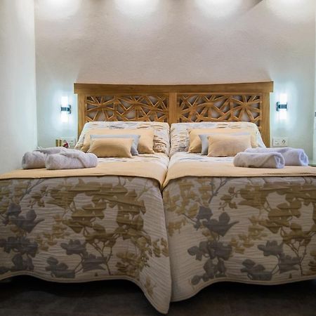 Apartamentos Turisticos El Altozano Fuentes De Leon Екстер'єр фото