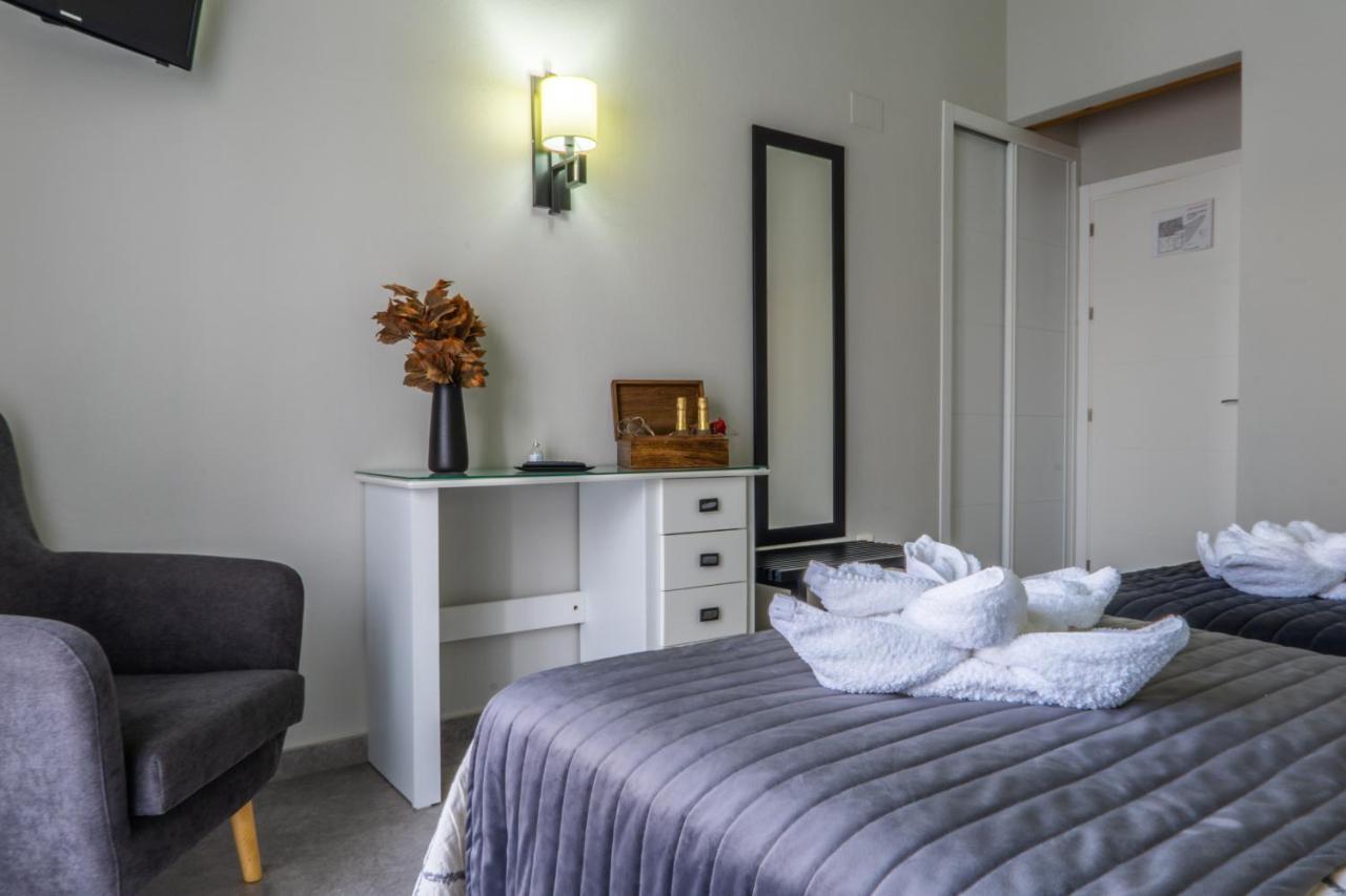 Apartamentos Turisticos El Altozano Fuentes De Leon Екстер'єр фото