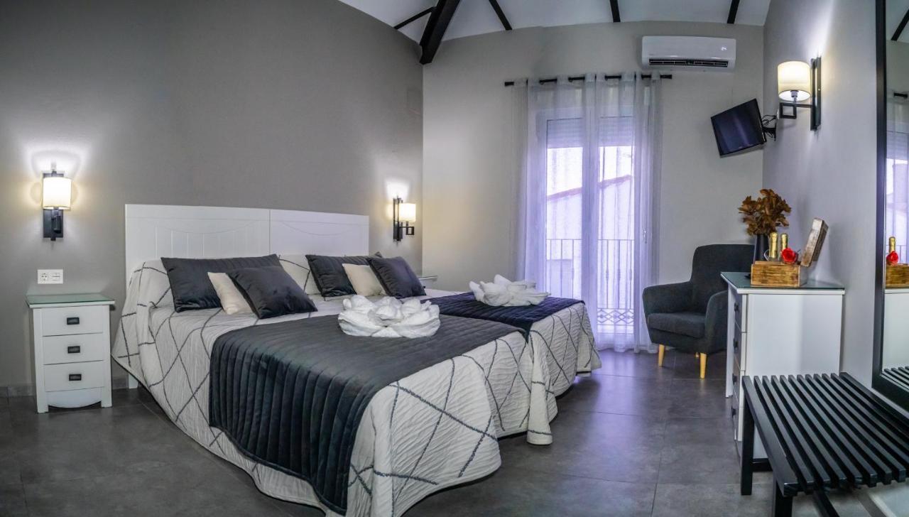 Apartamentos Turisticos El Altozano Fuentes De Leon Екстер'єр фото