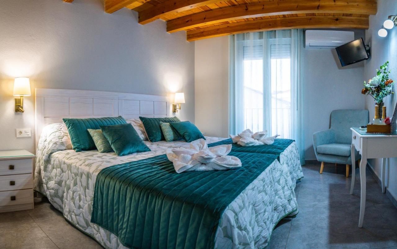 Apartamentos Turisticos El Altozano Fuentes De Leon Екстер'єр фото