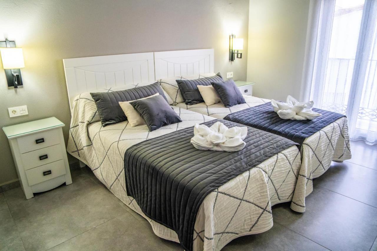 Apartamentos Turisticos El Altozano Fuentes De Leon Екстер'єр фото