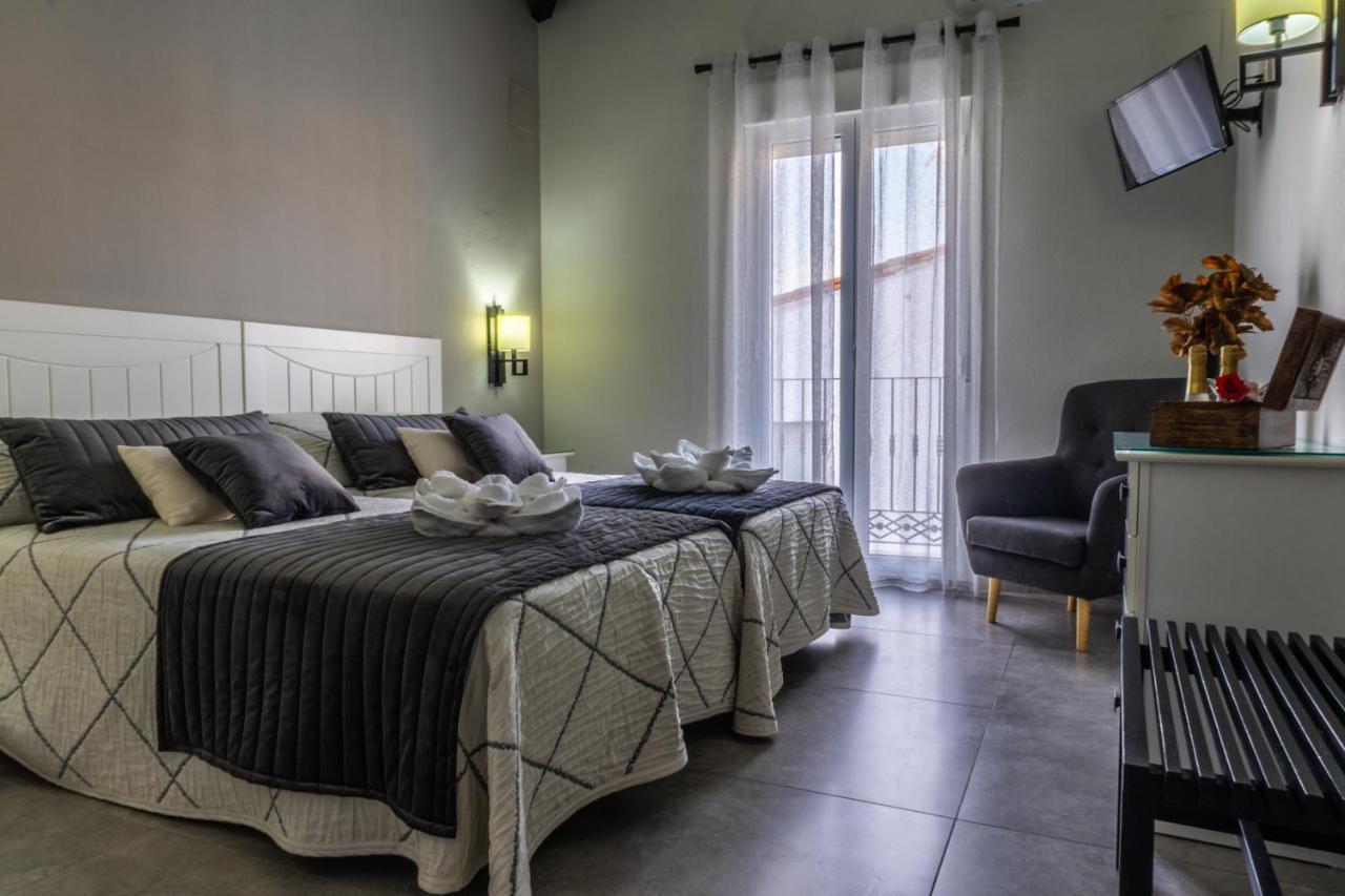 Apartamentos Turisticos El Altozano Fuentes De Leon Екстер'єр фото