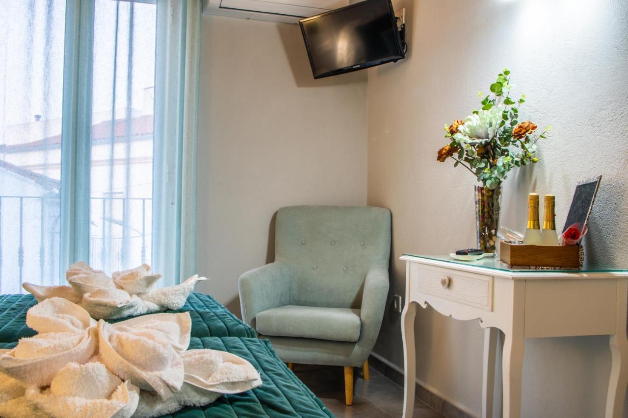 Apartamentos Turisticos El Altozano Fuentes De Leon Екстер'єр фото