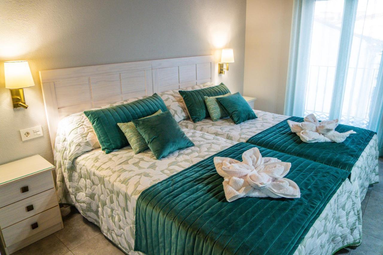 Apartamentos Turisticos El Altozano Fuentes De Leon Екстер'єр фото