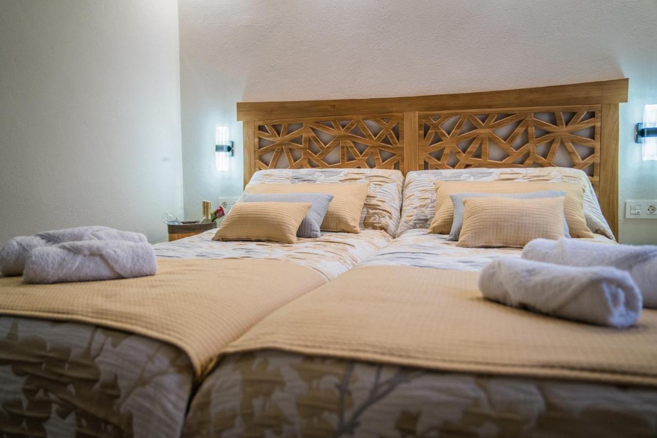 Apartamentos Turisticos El Altozano Fuentes De Leon Екстер'єр фото